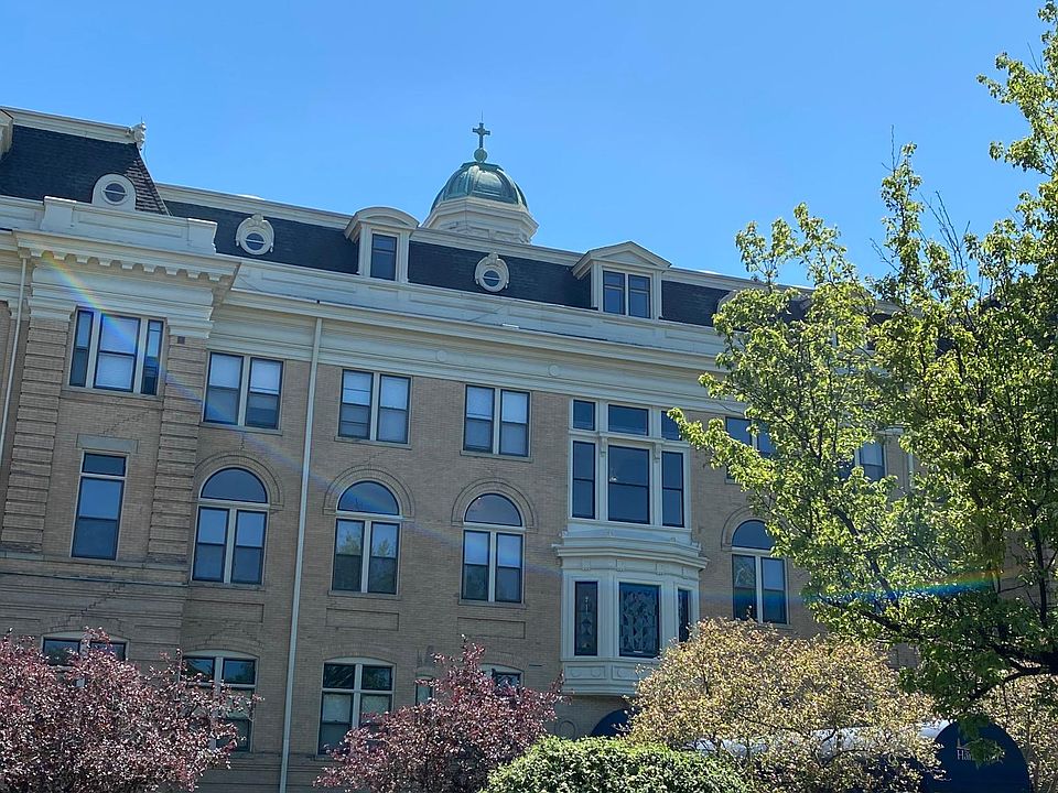 Beautiful grounds with outdoor seating.