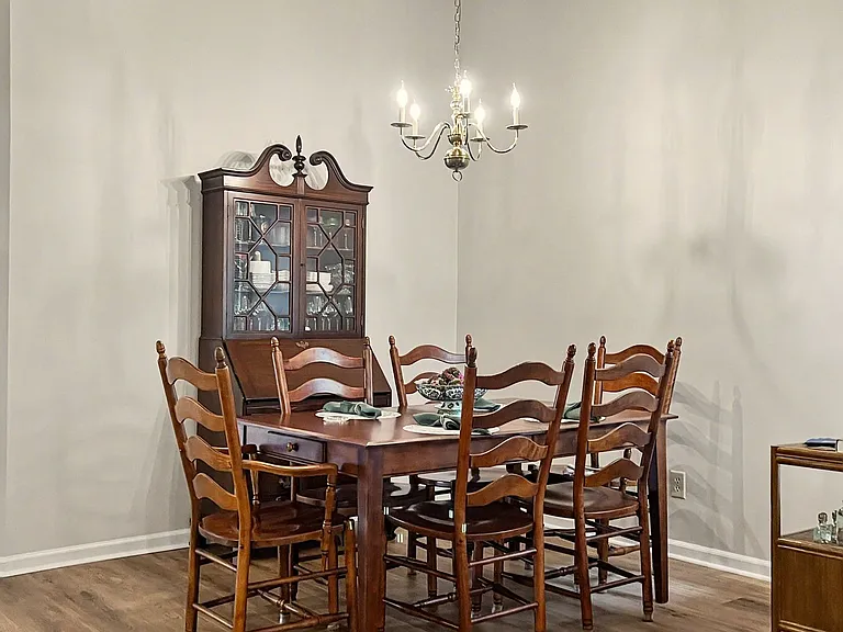 1101 Esher Ct — Photo 10