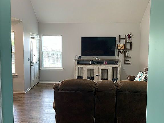 4th image of 505 Wesley Dr