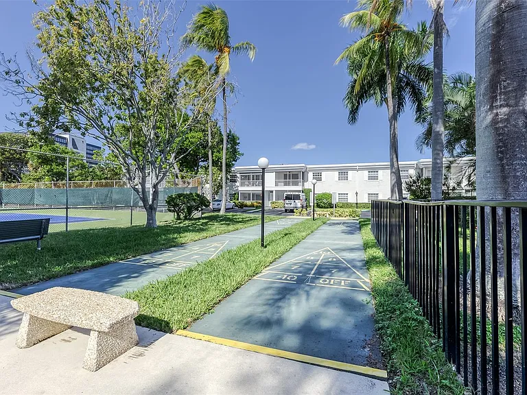 6413 Bay Club Dr #3 — Photo 26