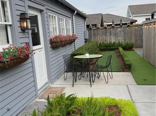 542 9th St #A, Gretna, LA 70053