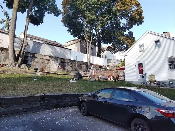 24 Darrow St, Pawtucket, RI 02860