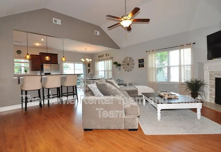 156 Cottonham Ct — Photo 5