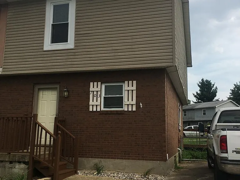 703 Brian Ct — Photo 2