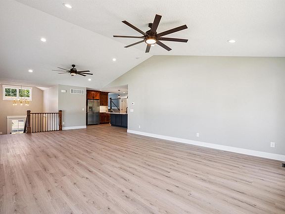 3rd image of 3129 W 34th St