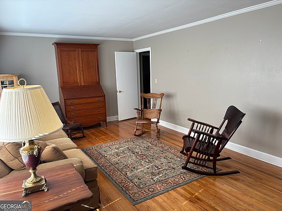 2nd image of 1615 Knox St