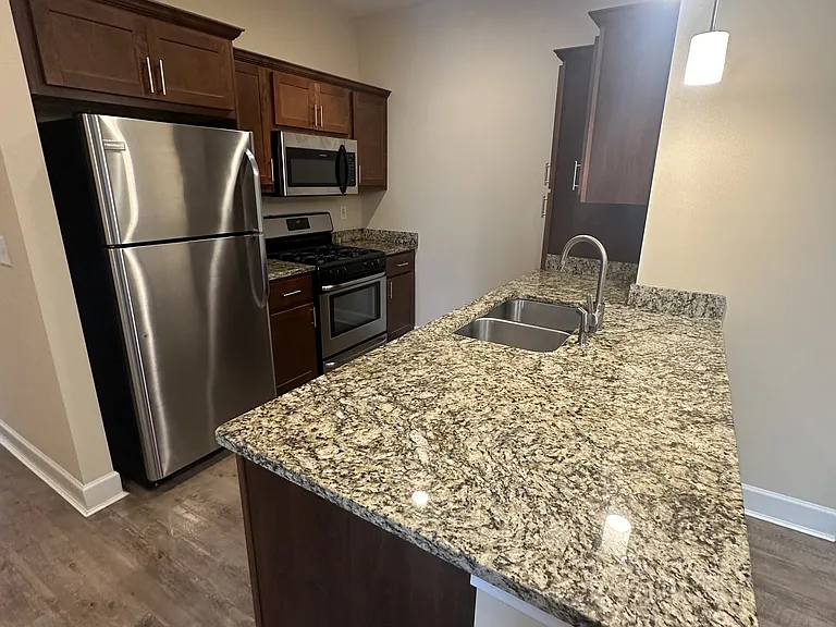 Dockside Village Apartments — Photo 46