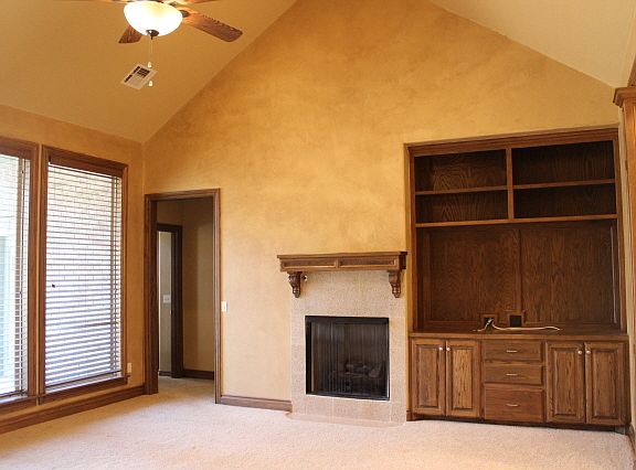 4th image of 3906 W Woodland Trails Ave