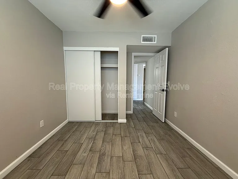 3302 W Loma Ln #3 — Photo 13