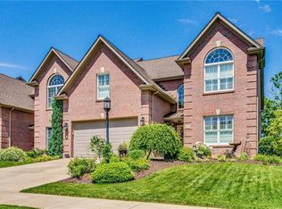 1537 Staunton Dr, Coraopolis, PA 15108