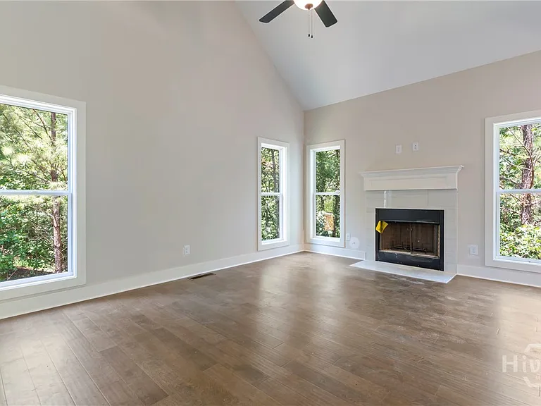 400 Ansley Dr — Photo 7