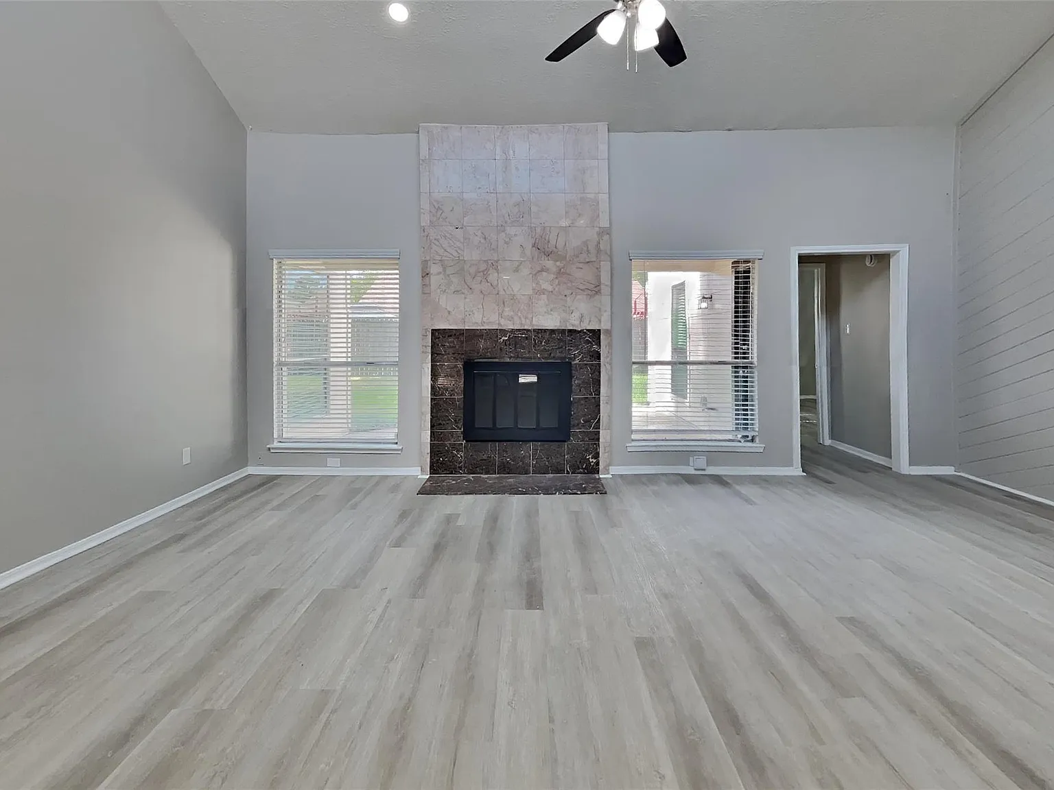 3 bed, 2.0 bath, 1567 sqft, $1,900 — Photo 3
