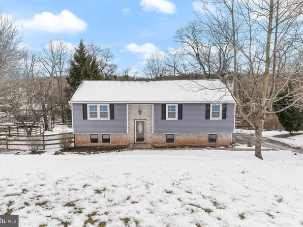 121 Forge Hill Ln, Phoenixville, PA 19460