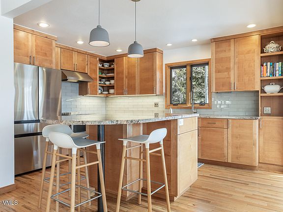 2nd image of 5580 Coyote Rdg