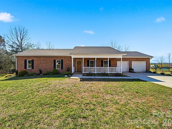 2nd image of 976 Amherst Rd