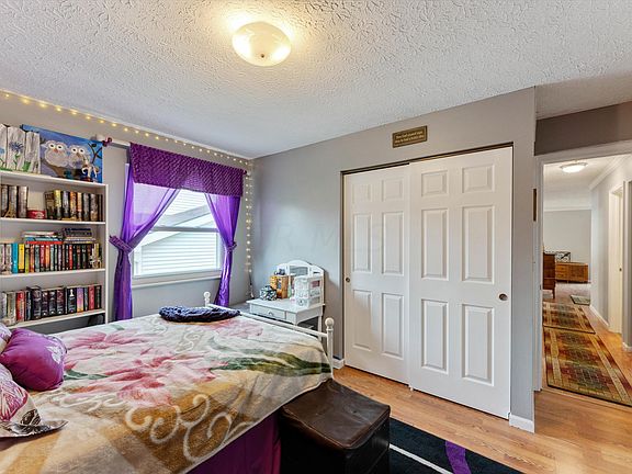 4th image of 410 Woodtree Ct