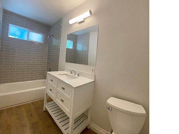 4th image of 4600 Vineland Ave #3