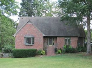 6100 Meadow Bluff Ln, Oak Ridge, NC 27310