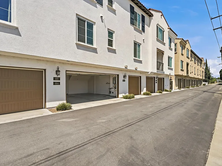 684 Panorama Ln — Photo 36