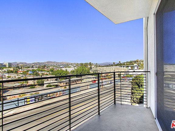 5th image of 1045 N Manzanita St