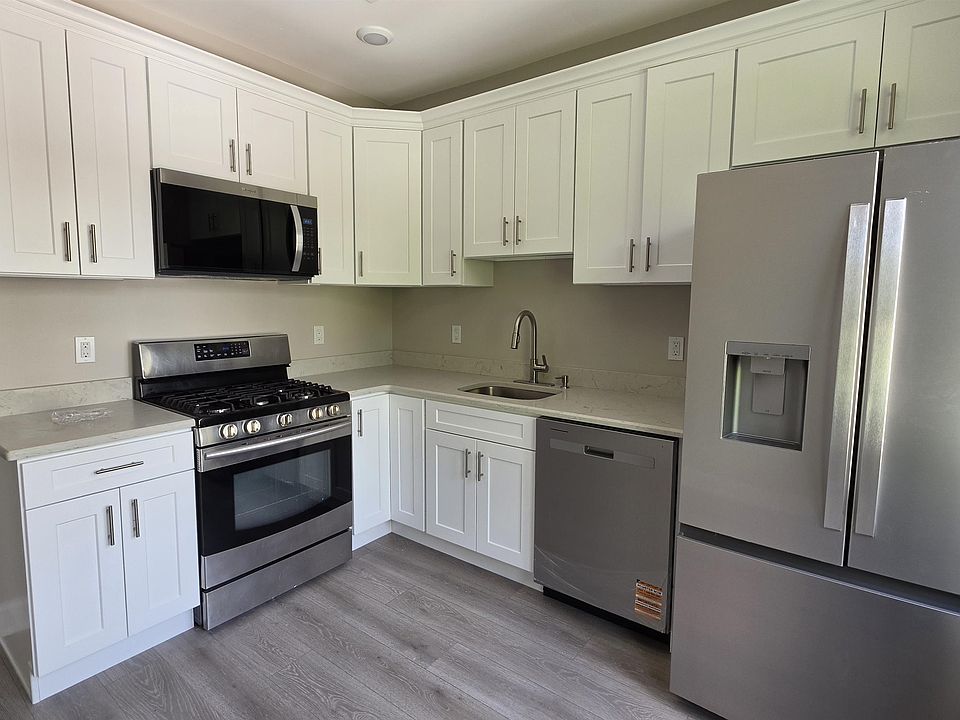 1st image of 218 Dwight St Floor 2