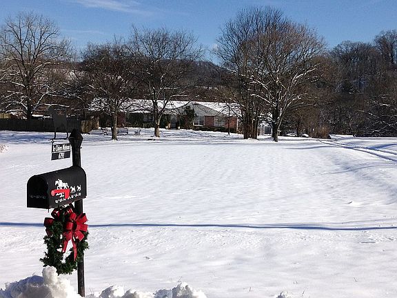 House is 400 ft from the Rd