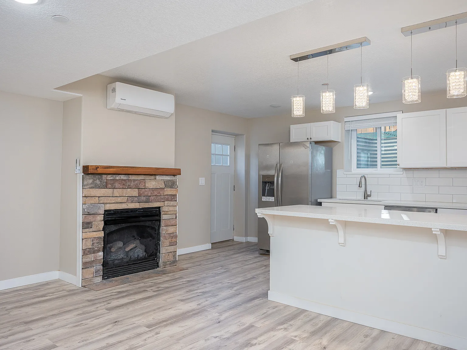 2 bed, 800 sqft, $1,975 — Photo 2