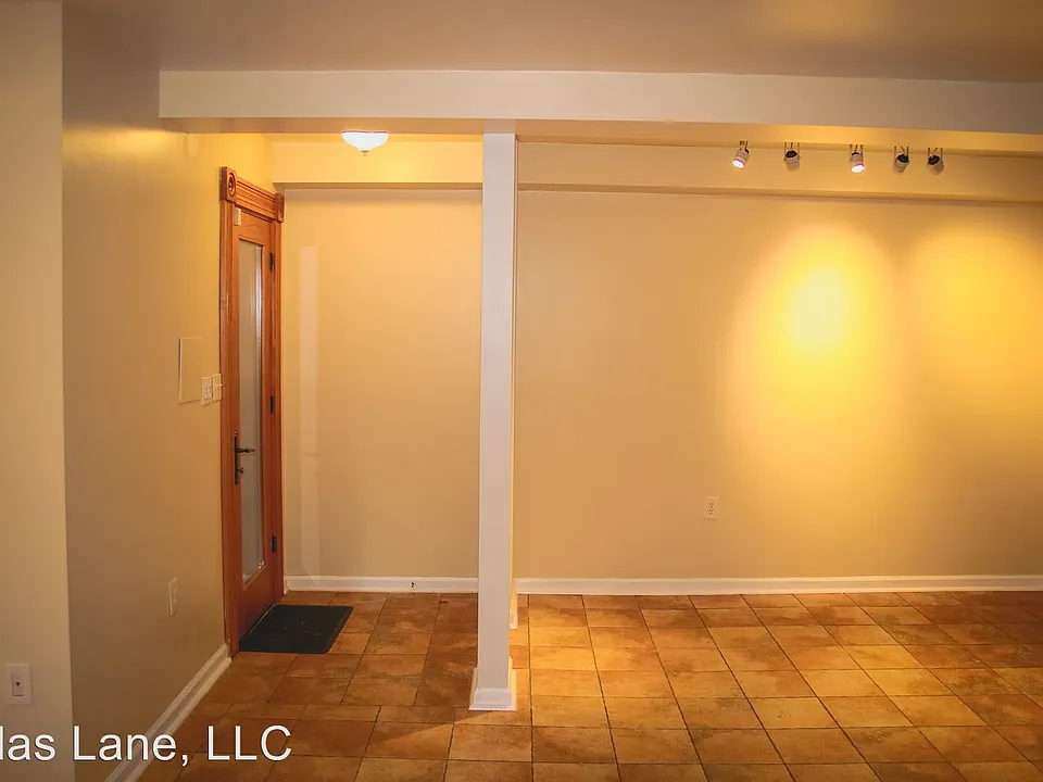 English basement apartment
