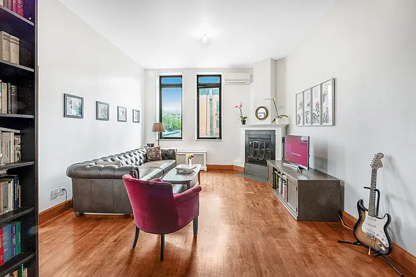 Sold by Verrazano Brokerage Inc | media 10