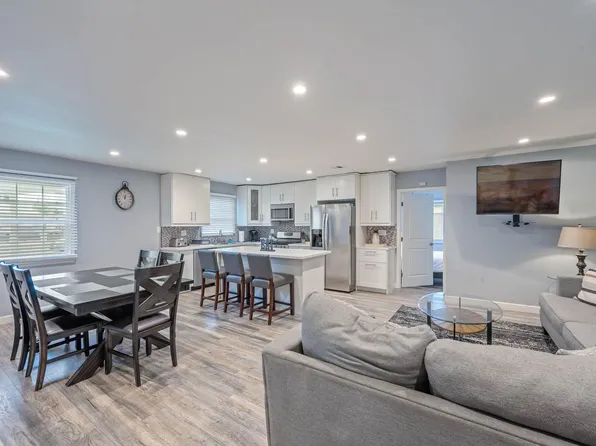 (undisclosed Address), Van Nuys, CA 91406