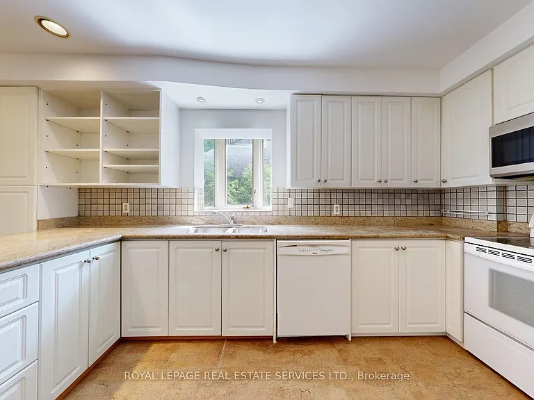 31 Burnhamthorpe Park Blvd — Photo 14