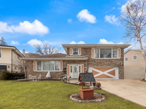 870 W Heritage Dr, Addison, IL 60101