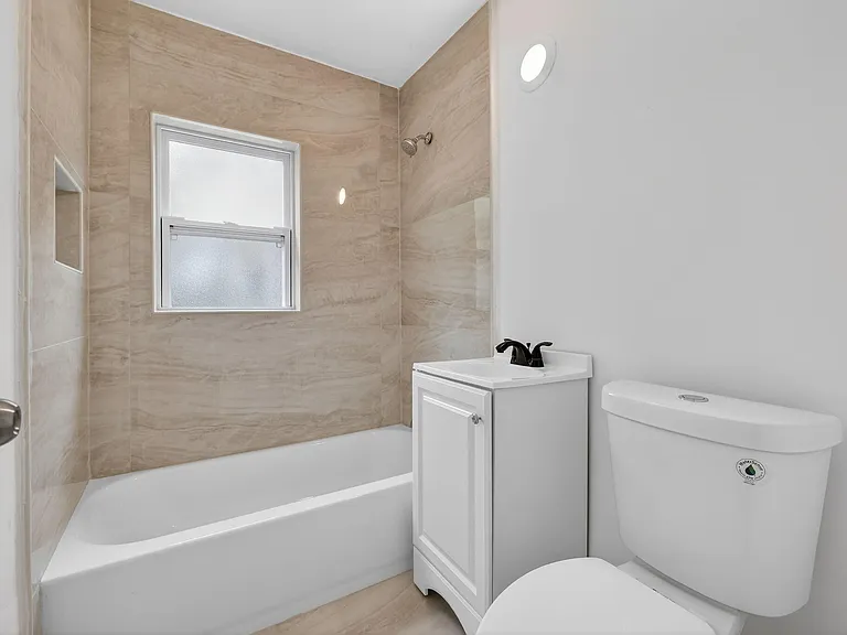 405 N 22nd St — Photo 13