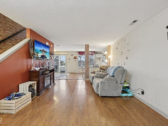 4th image of 2411 Lakeshore Ct