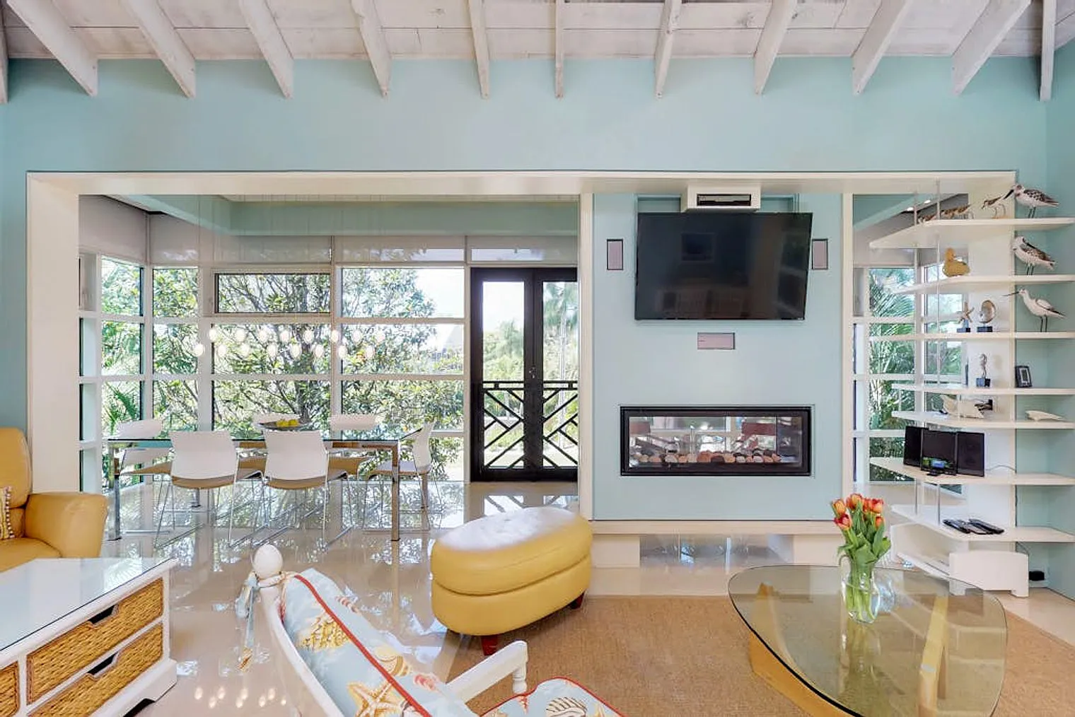 3 bed, 3.0 bath, 2098 sqft, $6,304 — Photo 3
