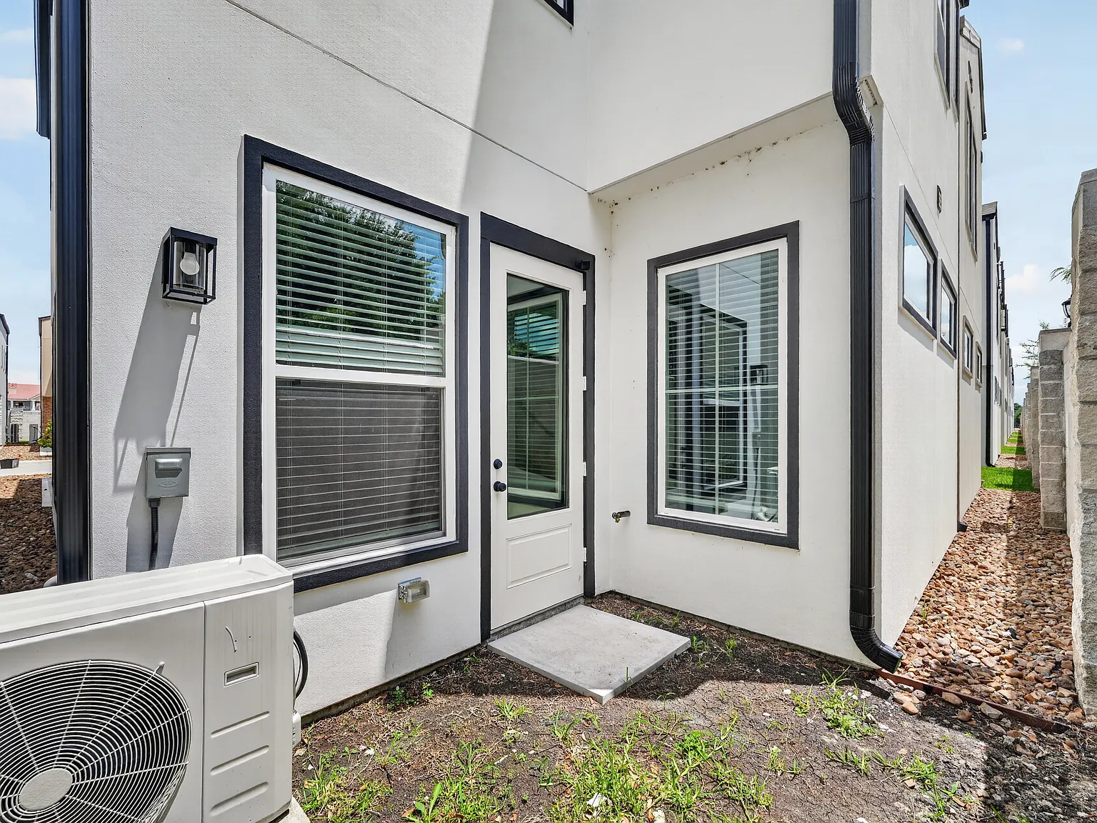 3 bed, 2.5 bath, 2181 sqft, $5,750 — Photo 4