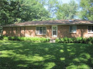1315 Roberta Ct, Howell, MI 48843