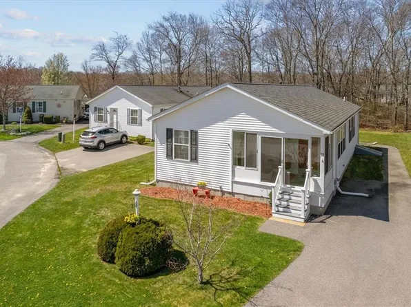 53 Blue Jay St, Tiverton, RI 02878