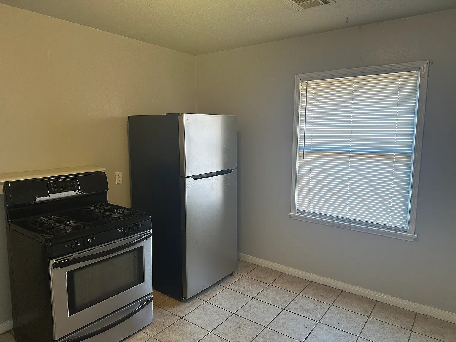 2 bed, 884 sqft, $1,100 — Photo 4