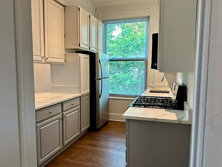 208 W Willow St #3 — Photo 14