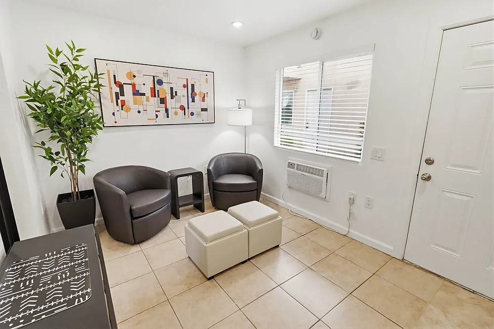 1 bed, 1.5 bath, 455 sqft, $2,700 — Photo 1