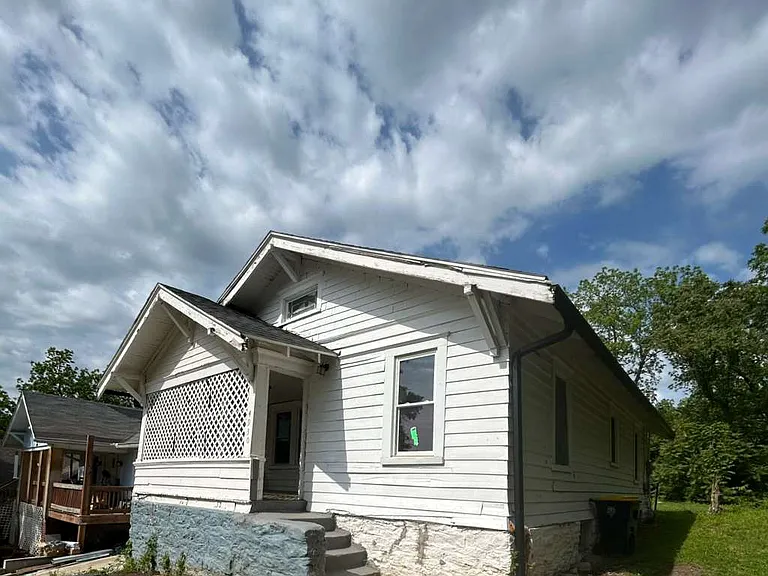 4930 Park Ave — Photo 2