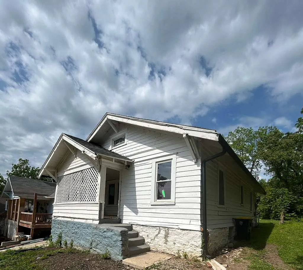 Building Photo - 4930 Park Ave