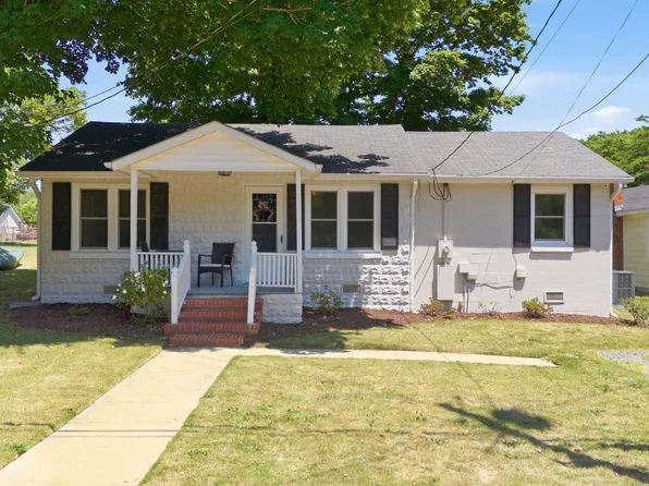607 E Holmes St, Benson, NC 27504