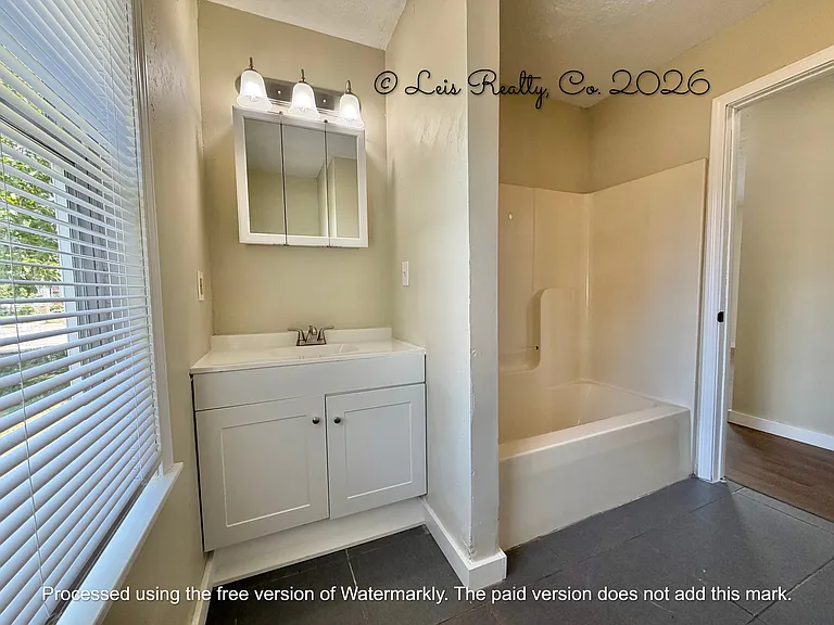 904 Race Dr — Photo 8
