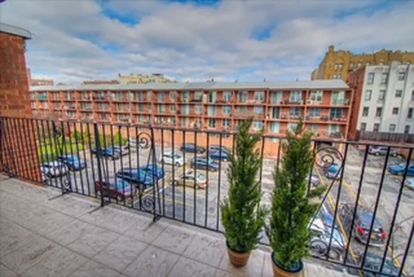 Sold by REMAX Elite | media 48