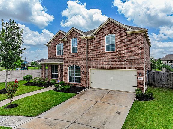 3rd image of 2303 Rosehill Garden Trl