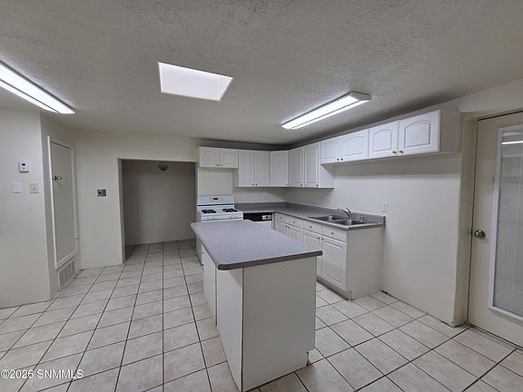 4th image of 533 N Miranda St