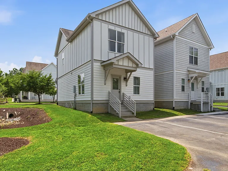 752 Cottage Park Dr — Photo 30