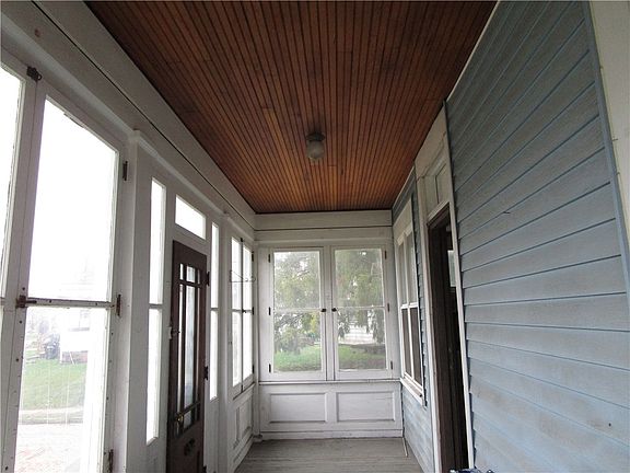 3rd image of 220 Mercer St
